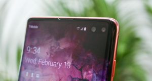 Hide Galaxy S10 Plus Camera Cutout