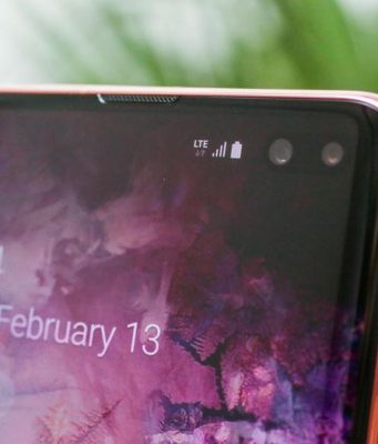 Hide Galaxy S10 Plus Camera Cutout